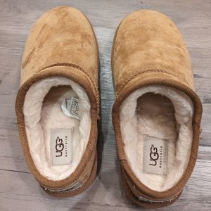 Classic Ugg Slippers size 7 chestnut